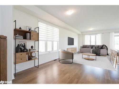 141 Shepherd Drive, Barrie, ON - Indoor Photo Showing Living Room