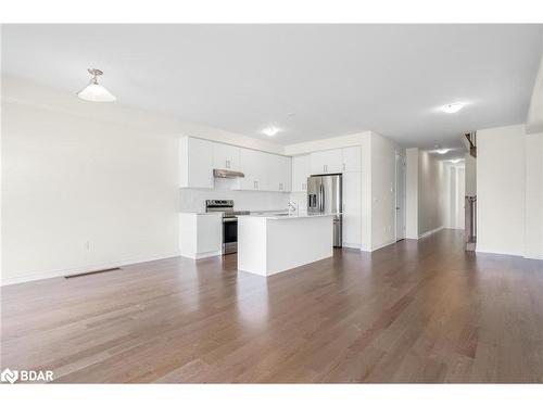 141 Shepherd Drive, Barrie, ON - Indoor Photo Showing Kitchen