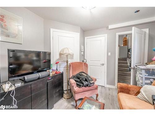 5 Melinda Crescent, Barrie, ON - Indoor Photo Showing Living Room