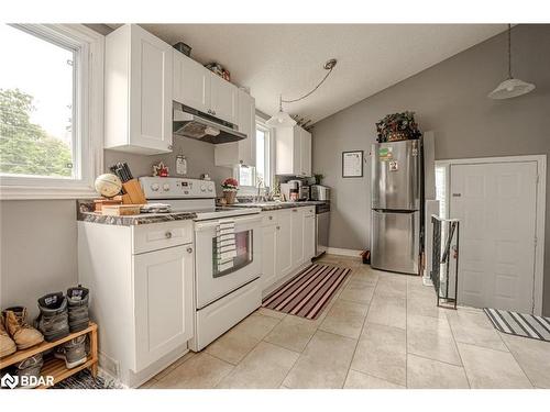 5 Melinda Crescent, Barrie, ON - Indoor Photo Showing Kitchen