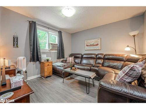 5 Melinda Crescent, Barrie, ON - Indoor Photo Showing Living Room