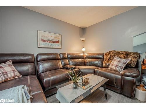 5 Melinda Crescent, Barrie, ON - Indoor Photo Showing Living Room