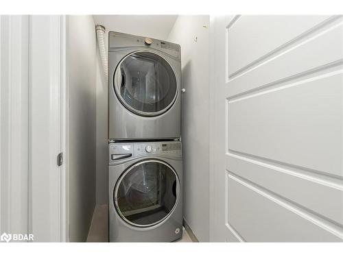 3736 Mangusta Court, Innisfil, ON - Indoor Photo Showing Laundry Room