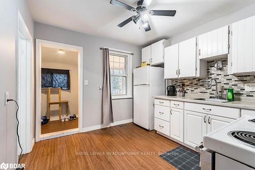 77 Province Street N, Hamilton, ON - Indoor Photo Showing Kitchen