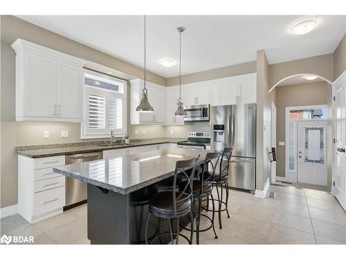 28 Gwendolyn Street, Barrie, ON - Indoor Photo Showing Kitchen With Upgraded Kitchen