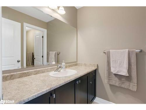 28 Gwendolyn Street, Barrie, ON - Indoor Photo Showing Bathroom