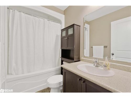 28 Gwendolyn Street, Barrie, ON - Indoor Photo Showing Bathroom