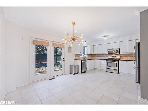 33 Glen Oak Court, Barrie, ON - Indoor Photo Showing Kitchen