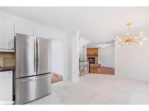 33 Glen Oak Court, Barrie, ON - Indoor Photo Showing Kitchen