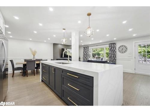 2199 Richard Street, Innisfil, ON - Indoor Photo Showing Kitchen With Upgraded Kitchen