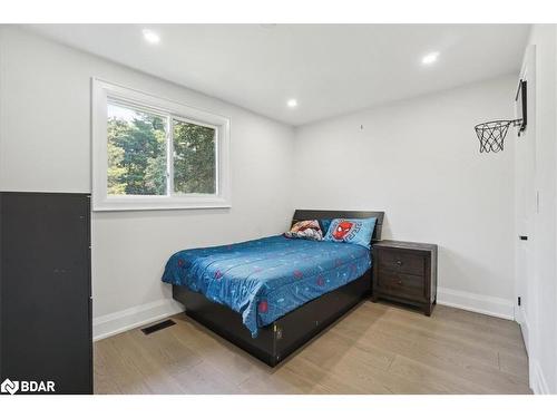 2199 Richard Street, Innisfil, ON - Indoor Photo Showing Bedroom