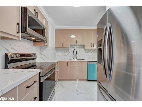 I2-63 Ferris Lane, Barrie, ON - Indoor Photo Showing Kitchen With Stainless Steel Kitchen With Upgraded Kitchen