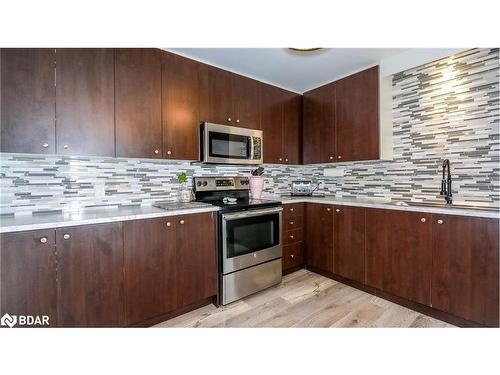 3915 Pine Rock Avenue, Innisfil, ON - Indoor Photo Showing Kitchen