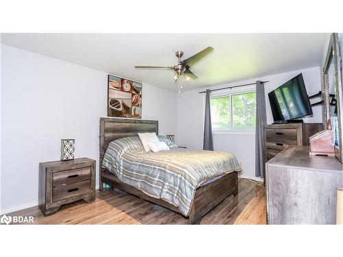 3915 Pine Rock Avenue, Innisfil, ON - Indoor Photo Showing Bedroom