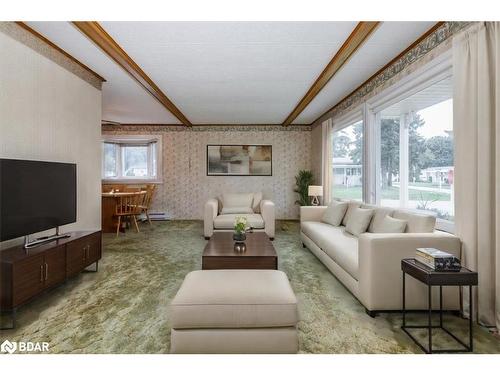 50 Hawthorne Drive, Innisfil, ON - Indoor Photo Showing Living Room