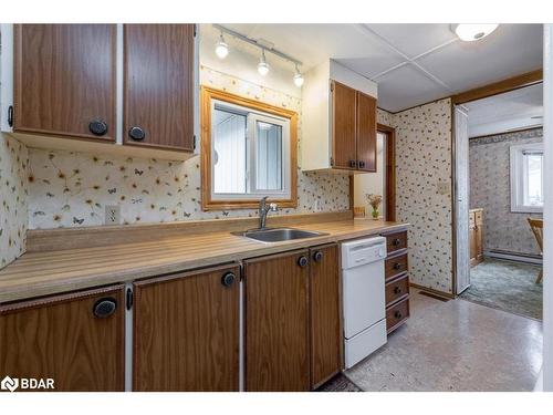 50 Hawthorne Drive, Innisfil, ON - Indoor Photo Showing Kitchen