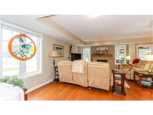 28 Masters Crescent, Port Severn, ON - Indoor Photo Showing Living Room