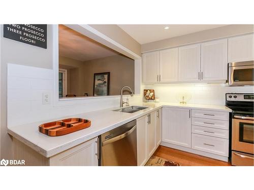 28 Masters Crescent, Port Severn, ON - Indoor Photo Showing Kitchen