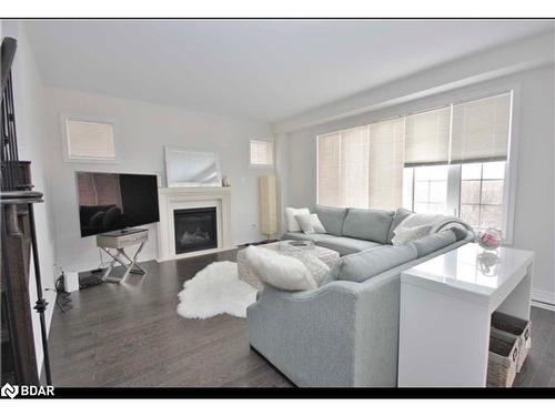 979 Green Street, Innisfil, ON - Indoor Photo Showing Living Room With Fireplace