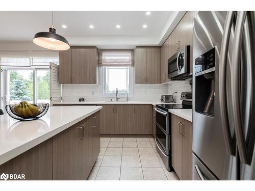 74 Megan Crescent, Barrie, ON - Indoor Photo Showing Kitchen With Upgraded Kitchen