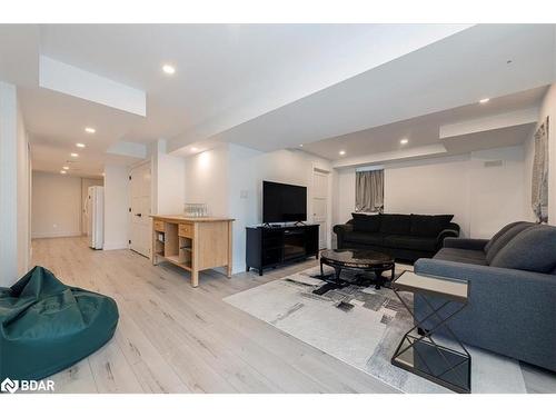 74 Megan Crescent, Barrie, ON - Indoor Photo Showing Living Room