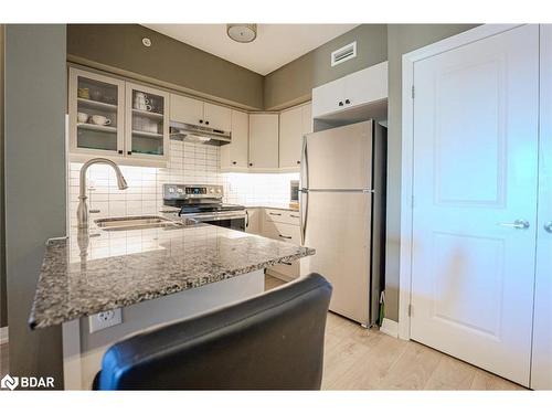 112-54 Koda Street, Barrie, ON - Indoor Photo Showing Kitchen With Double Sink With Upgraded Kitchen