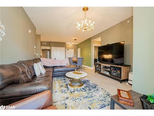 112-54 Koda Street, Barrie, ON - Indoor Photo Showing Living Room