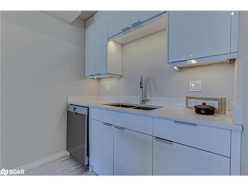 70-811 Sarnia Road, London, ON - Indoor Photo Showing Kitchen With Double Sink