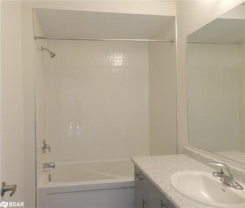 16 Cherry Hill Lane, Barrie, ON - Indoor Photo Showing Bathroom