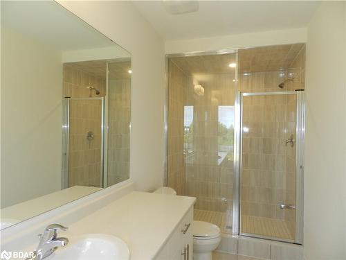 16 Cherry Hill Lane, Barrie, ON - Indoor Photo Showing Bathroom