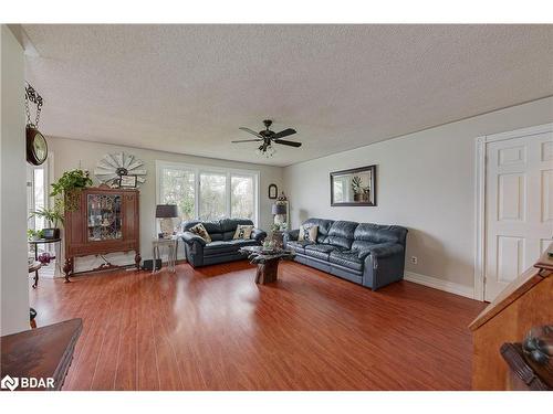 7398 County Rd 91, Stayner, ON - Indoor Photo Showing Living Room