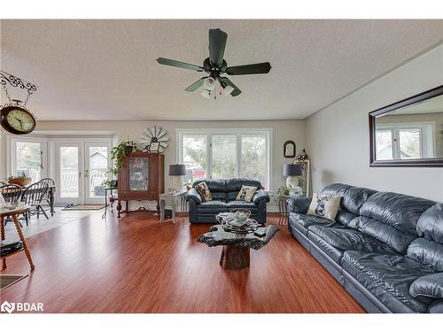 7398 County Rd 91, Stayner, ON - Indoor Photo Showing Living Room