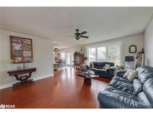 7398 County Rd 91, Stayner, ON - Indoor Photo Showing Living Room