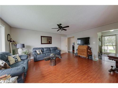 7398 County Rd 91, Stayner, ON - Indoor Photo Showing Living Room