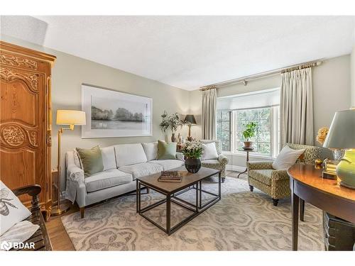 38 Irwin Drive, Barrie, ON - Indoor Photo Showing Living Room