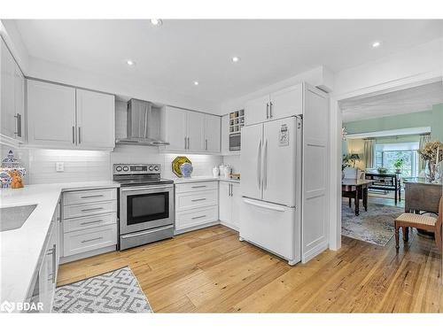 38 Irwin Drive, Barrie, ON - Indoor Photo Showing Kitchen