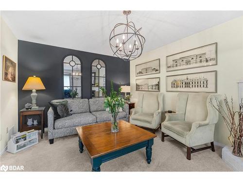 38 Irwin Drive, Barrie, ON - Indoor Photo Showing Living Room