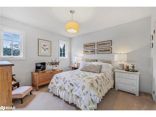 38 Irwin Drive, Barrie, ON - Indoor Photo Showing Bedroom