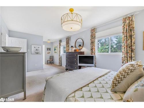 38 Irwin Drive, Barrie, ON - Indoor Photo Showing Bedroom