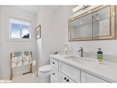 38 Irwin Drive, Barrie, ON - Indoor Photo Showing Bathroom