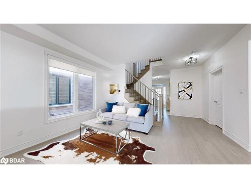 107 Citrine Drive, Bradford, ON - Indoor Photo Showing Living Room