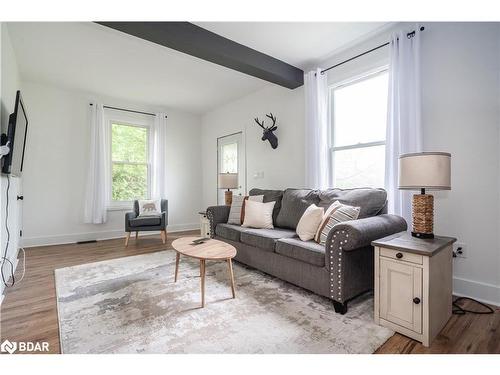 205 Fox Street, Penetanguishene, ON - Indoor Photo Showing Living Room