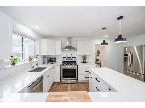 205 Fox Street, Penetanguishene, ON - Indoor Photo Showing Kitchen With Upgraded Kitchen