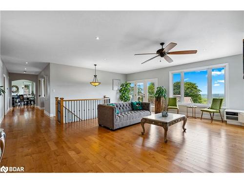 10 Valleycrest Drive, Oro-Medonte, ON - Indoor Photo Showing Living Room