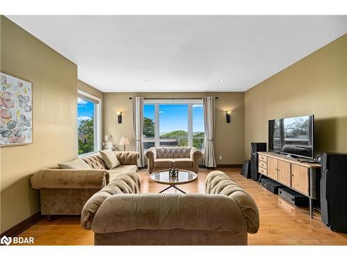 10 Valleycrest Drive, Oro-Medonte, ON - Indoor Photo Showing Living Room