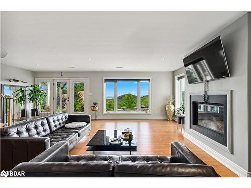 10 Valleycrest Drive, Oro-Medonte, ON - Indoor Photo Showing Living Room With Fireplace