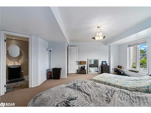 10 Valleycrest Drive, Oro-Medonte, ON - Indoor Photo Showing Bedroom