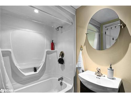 10 Valleycrest Drive, Oro-Medonte, ON - Indoor Photo Showing Bathroom