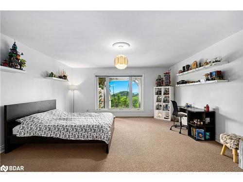 10 Valleycrest Drive, Oro-Medonte, ON - Indoor Photo Showing Bedroom