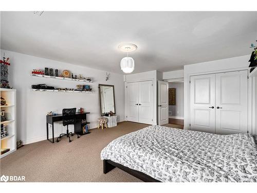 10 Valleycrest Drive, Oro-Medonte, ON - Indoor Photo Showing Bedroom